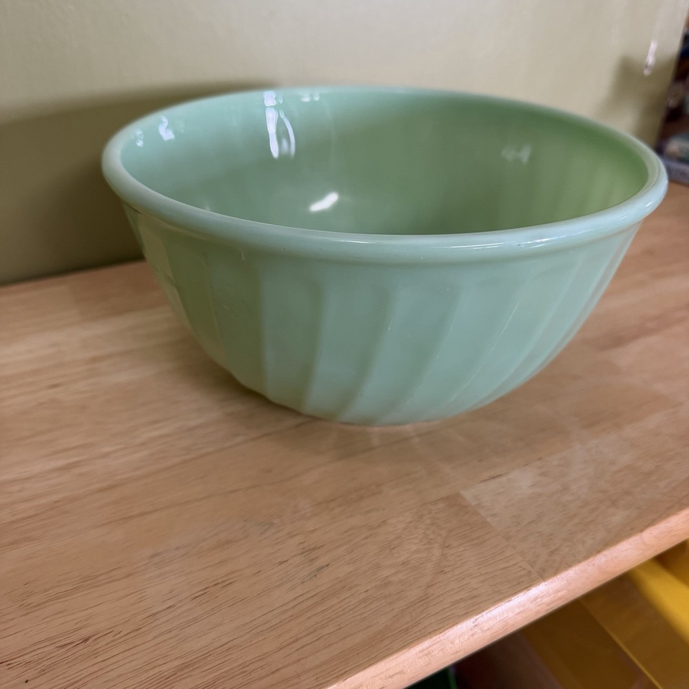 Vintage MCM Fire King Mixing or Serving Bowl Swirl Jadeite Green 9" Retro